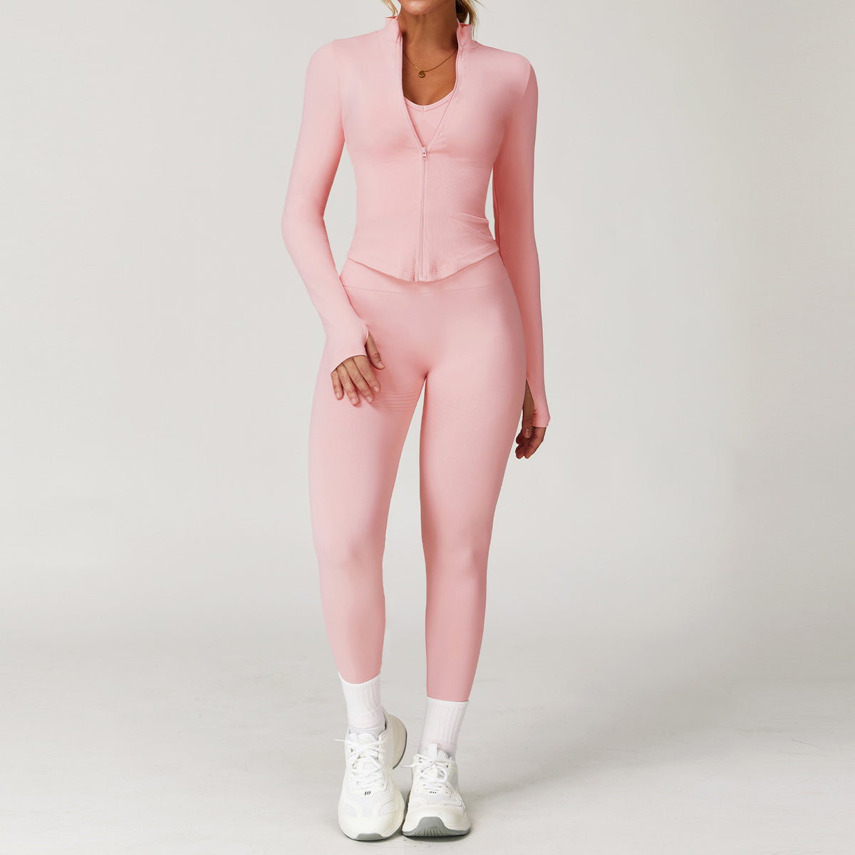 Ensemble sans couture Kravos, design côtelé cintrant à la taille